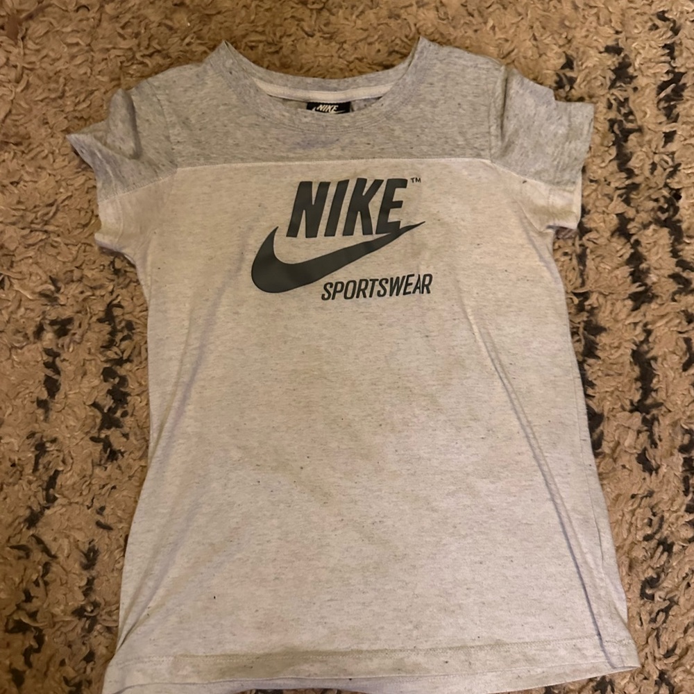 love this nike shirt !